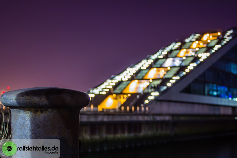 Dockland im Hintergrund der Himmel über Hamburg