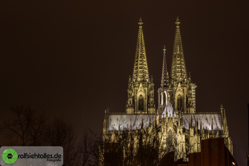 Der Kölner Dom bei Nacht