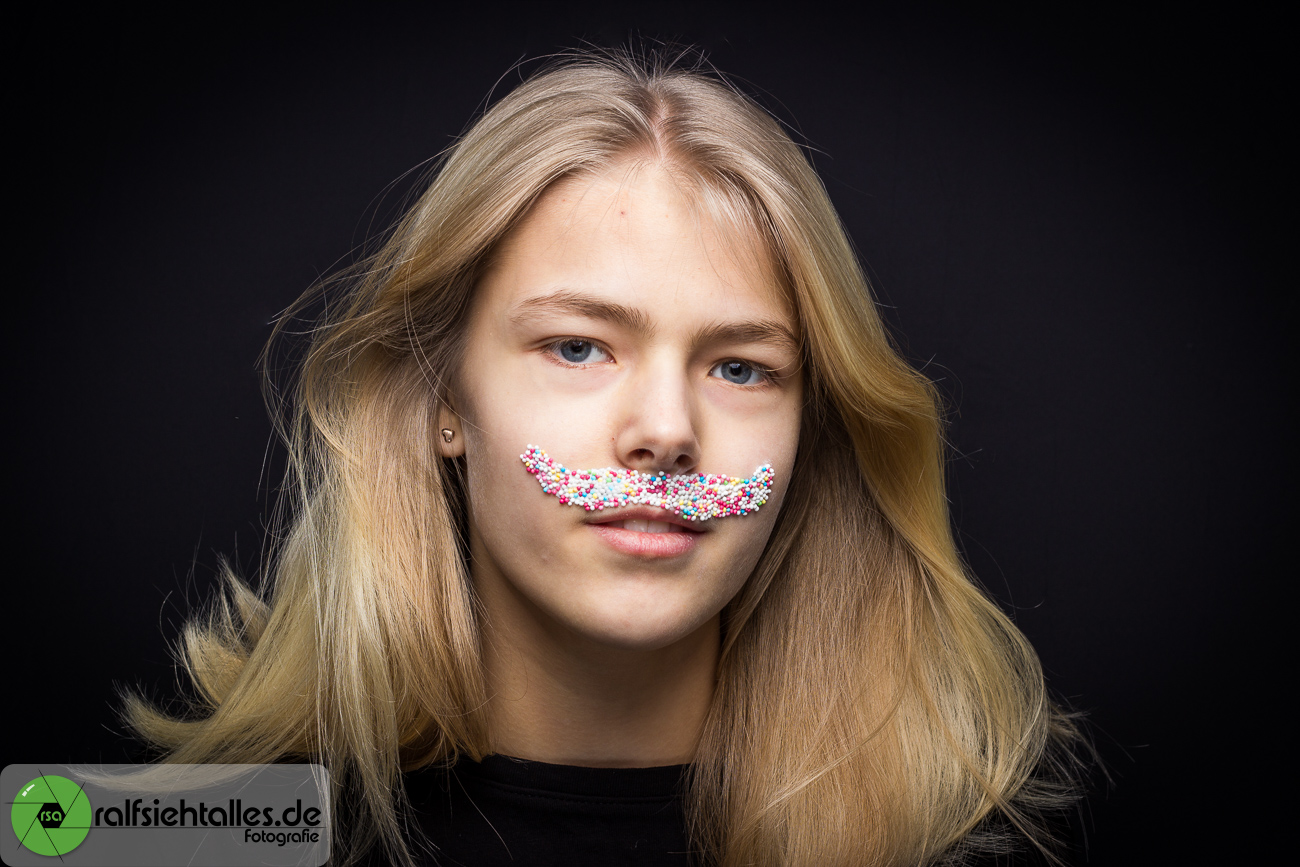 Ein luster Oberlippen-Bart aus Zuckerperlen