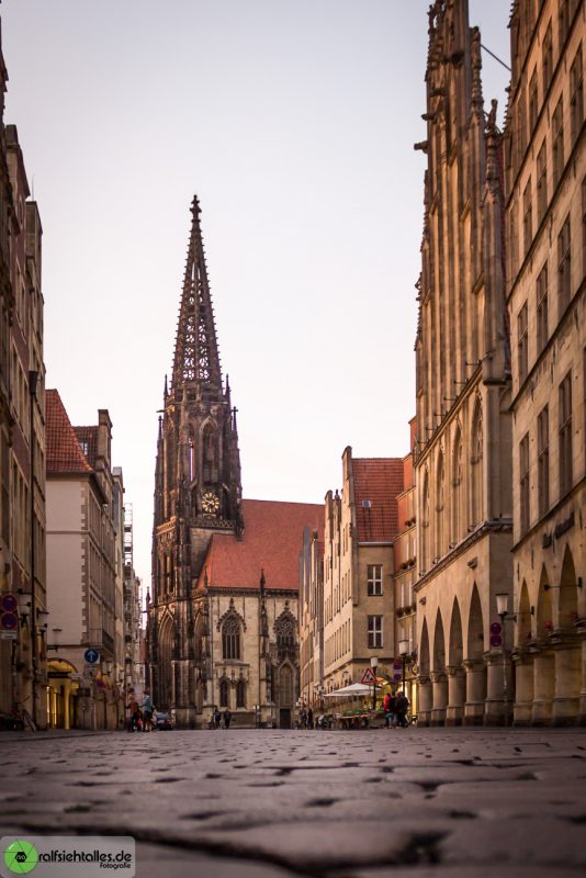 Lambertikirche mit Blick durch den Prinzipalmarkt