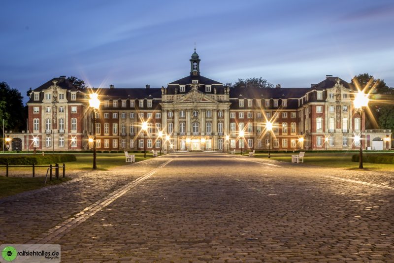 Kurfürstliches Schloss zur blauen Stunde.