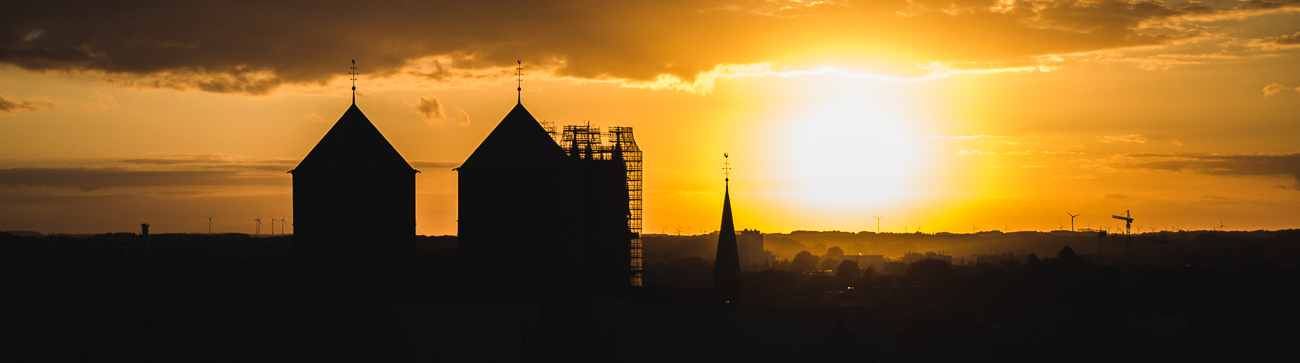 Links HeaderDer Dom bei Sonnenuntergang