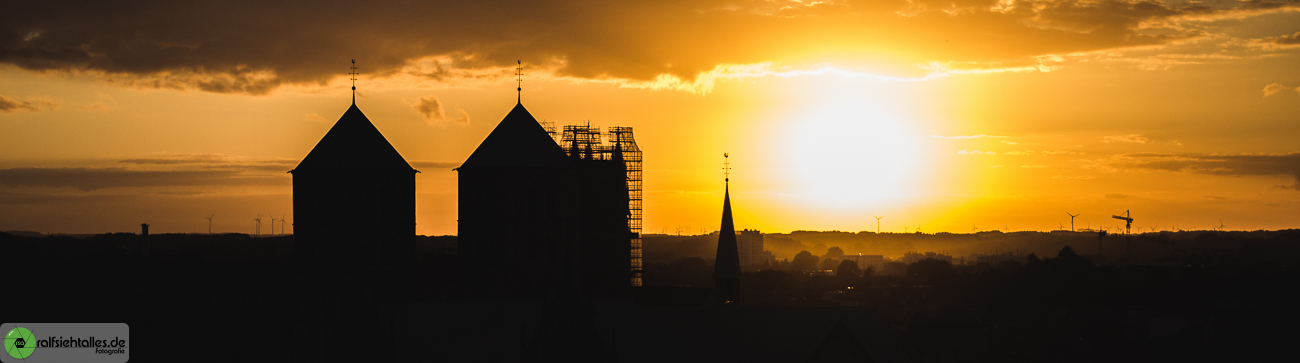 Dank münsterBLOGs konnte ich den Sonnenuntergang über dem Dom fotografieren