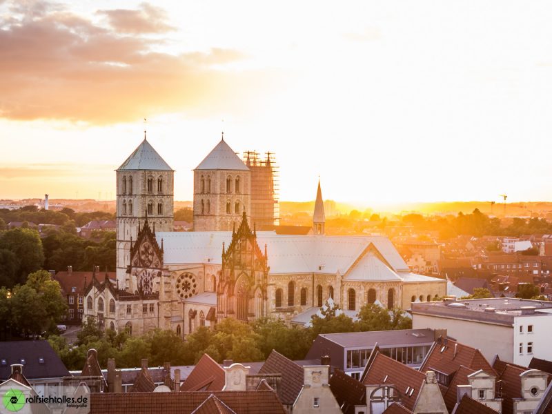 Sonnenuntergang über dem Dom