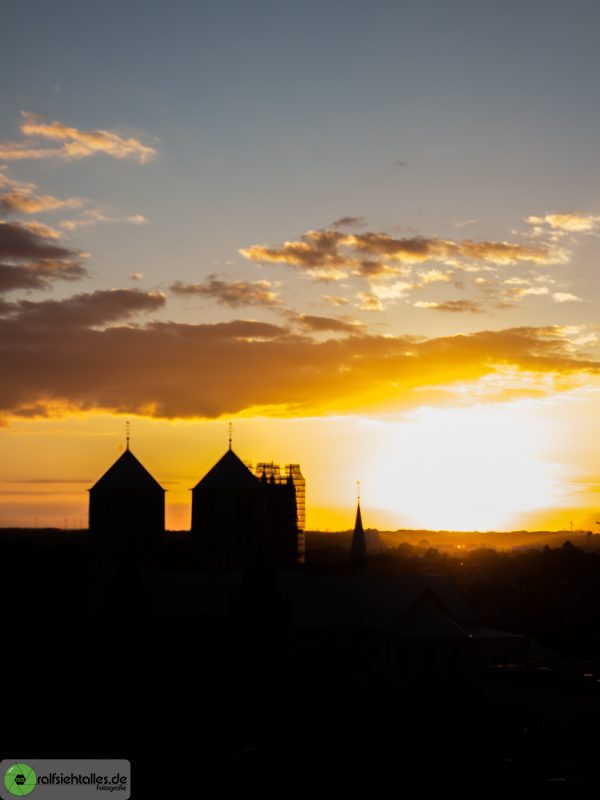 Sonnenuntergang über dem Dom um Münster