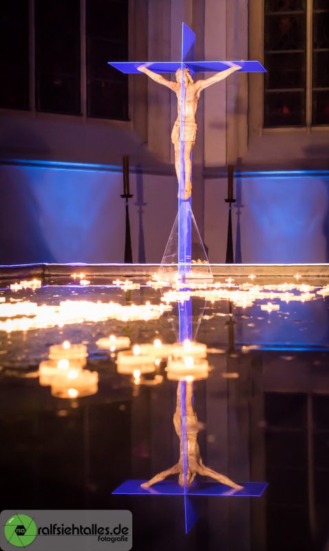 Kreuz über dem Wasser in der Überwasserkirche